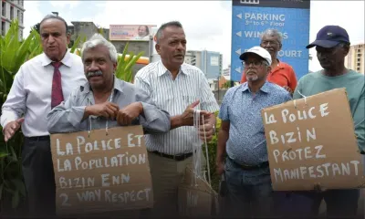 [En images] Manifestation du Mouvement Rann Nou Later devant les Casernes Centrales