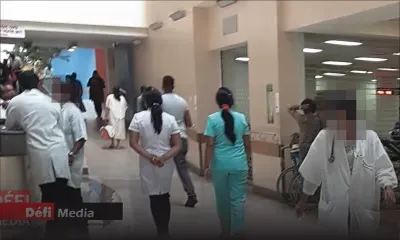 Au Cœur de l’Info : Des retraités en blouse blanche - une solution ou un signe d’échec ?