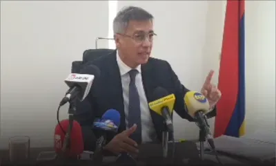 Xavier-Luc Duval face à la presse