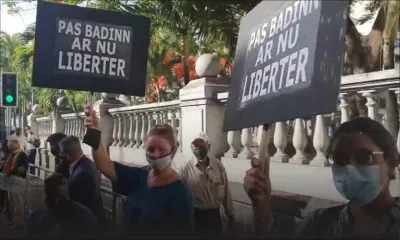 IBA ACT : devant le Parlement, la contestation ne faiblit pas. ONG et parlementaires manifestent.