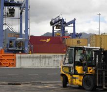 Licenciement d’Alain Edouard : le syndicat du port brandit la menace de la grève