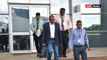 ? [Live Updates] [En images] Affaire MIC : l'ex-ministre des Finances quitte la FCC pour le tribunal de Port-Louis