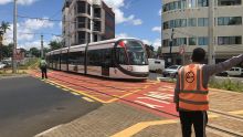 À Beau-Bassin : une collision entre le tramway et une voiture évitée de justesse