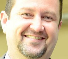 Brian Glover : «La loi dit que tant qu’il n’y a pas de remplaçant, j’ai l’obligation de continuer de travailler»