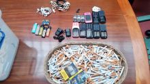 À la prison de Melrose : 1 030 cigarettes et 11 téléphones portables retrouvés dans des bouteilles