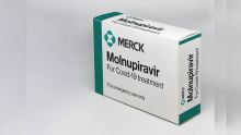 Achats de médicaments : deux hauts cadres suspendus