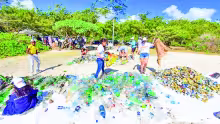 BlueLife Limited et Azuri Ocean & Golf Village : une Clean Walk pour moins de déchets