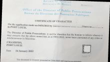 Pour une infraction datant de plus d’une décennie : ses requêtes pour avoir un certificat de caractère n’aboutissent pas