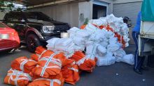 Opération crackdown : saisie de 17 934 sacs en plastique interdits dans une usine à Providence