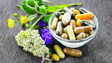 Compléments nutritifs : les gélules et autres ampoules buvables sont-elles utiles ?