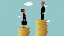 Dans le secteur privé : les femmes touchent  jusqu’à 50 %  de moins que les hommes pour le même poste