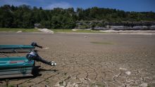 Sévères restrictions d'eau et risques d'incendies, la sécheresse s'installe sur la France