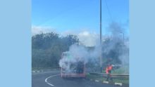 Fumée suspecte dans un bus à Réduit : un raccord d’eau endommagé en cause