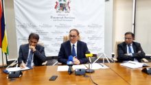 Conférence de presse du ministre des Services financiers, Mahen Seeruttun