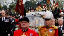 Dans la ferveur, Elizabeth II en route vers sa dernière demeure