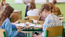 Annonce de bannir les portables dans les classes : est-ce réaliste dans notre système scolaire?