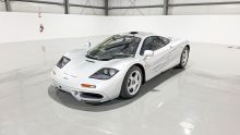 McLaren F1 pouvant atteindre Rs 1 milliard : les autos du collectionneur Terry Smith arrivent peu à peu à Maurice 