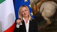 La post-fasciste Meloni, 1ère femme à gouverner l'Italie, a pris ses fonctions