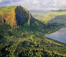 Ouverture d'un sentier d'accès: un complexe dédié au marronnage sera construit au Morne