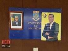 Auditorium Octave Wiehe : le portrait officiel du PM trône à nouveau sur le mur mais...