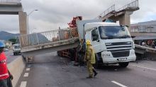 Accident à Roche-Bois : une partie de la passerelle pour piétons s'effondre