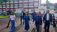 En direct du college Dr Maurice Curé : Pravind Jugnauth et sa famille sont venus accomplir leur droit civique