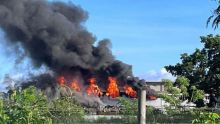 Riche-Terre : incendie dans l’entrepôt de Polytol Paints