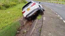 L'Avenir, St-Pierre : une voiture fait une sortie de route