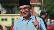 Malaisie: le réformiste Anwar Ibrahim nommé Premier ministre