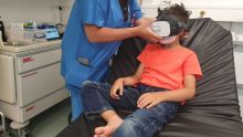 A Gaza, un casque de réalité virtuelle pour soulager des enfants traumatisés par la guerre
