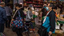 Covid: Hong Kong envisage d'assouplir les mesures face à la lassitude des habitants