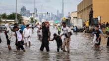 Rare tempête aux Emirats arabes unis, inondations et vols perturbés