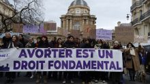 La France devient lundi le premier pays à inscrire l'avortement dans sa Constitution