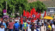 [En direct] Port-Louis : marche pacifique pour dire non au relèvement de l’âge de la pension de vieillesse à 65 ans