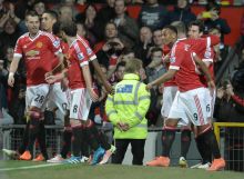 Premier League : ManU à un point d'Arsenal, Liverpool roi du derby