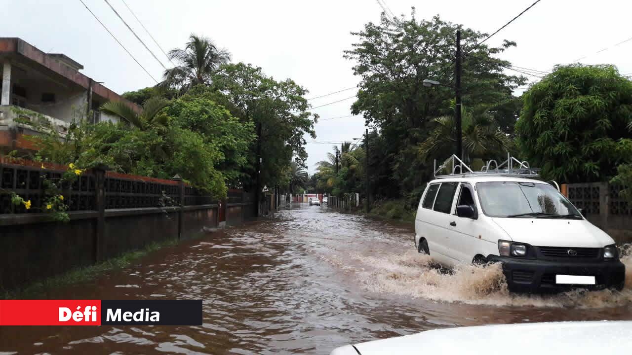 Dans certaines régions, comme ici à Baie-du-Tombeau, les automobilistes ont eu fort à faire.