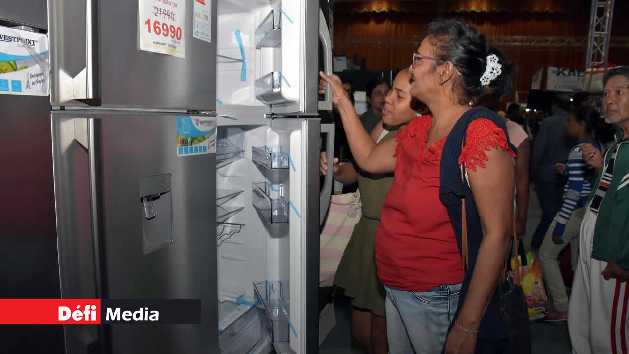 Des promotions allant jusqu’à 80 % étaient offertes sur les produits de Cash & Carry. Salon du Déstockage