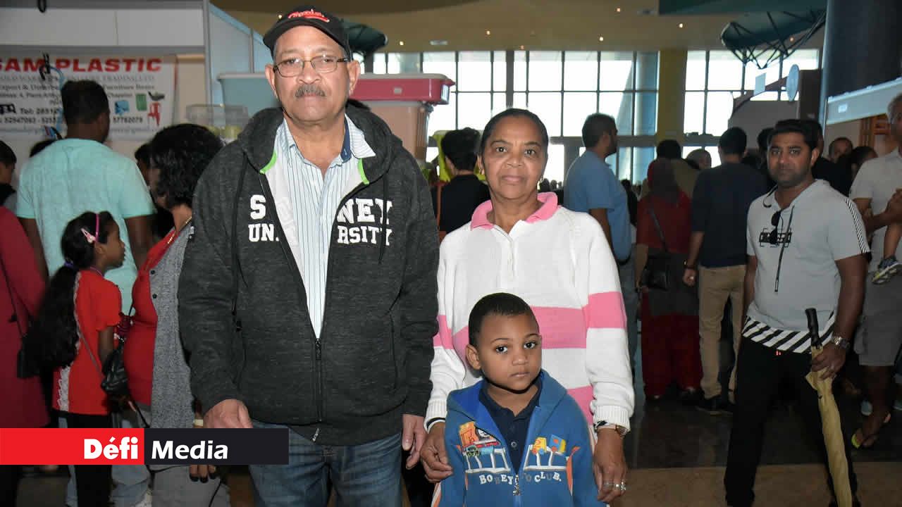 Josiane et Patrick Padron étaient accompagnés de leur petit-enfant. Salon du Déstockage
