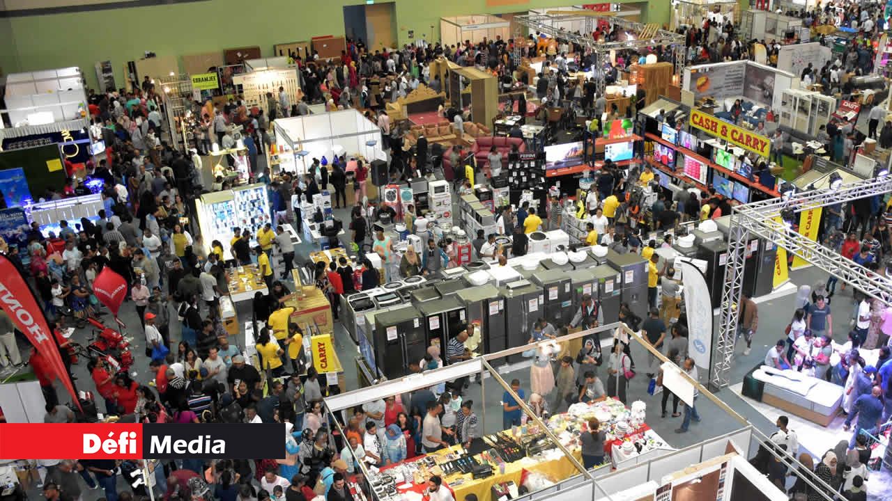 Le public à l’affût des bonnes affaires a pris les stands d’assaut. Salon du Déstockage