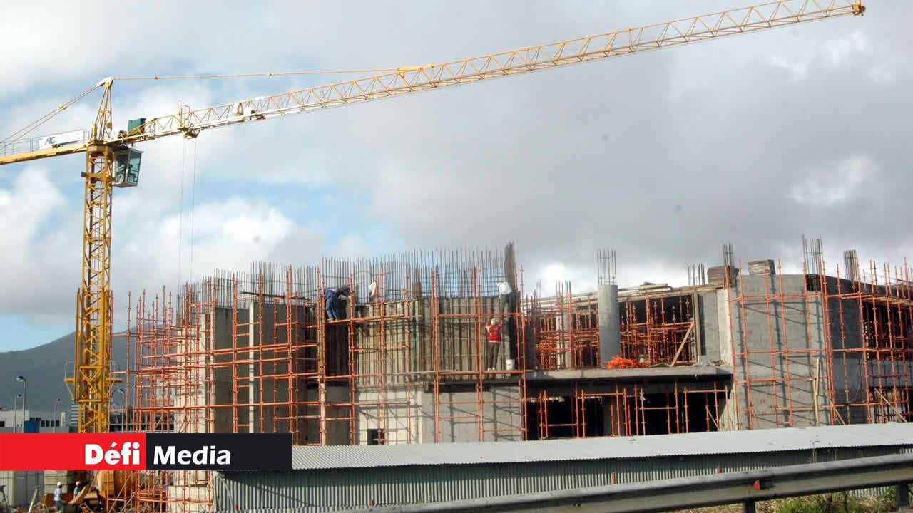 112 consultants et 871 constructeurs sont enregistrés auprès du CIDB.