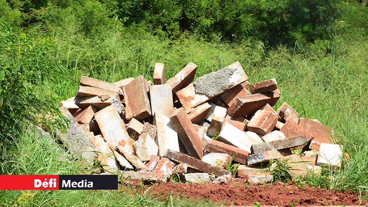 La présence de débris témoigne du manque d’entretien à Jin Fei.
