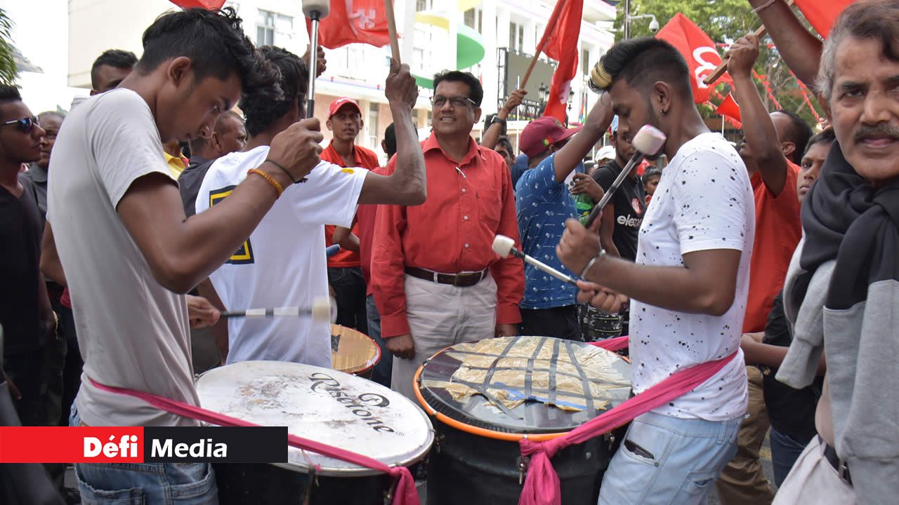 Les drums players : inévitables lors des meetings.