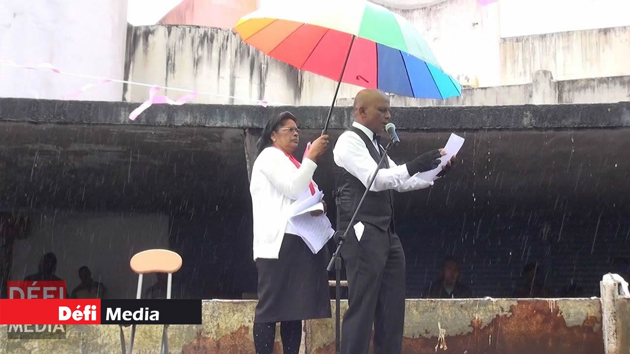 La pluie a joué un sale tour au leader du Party Malin.