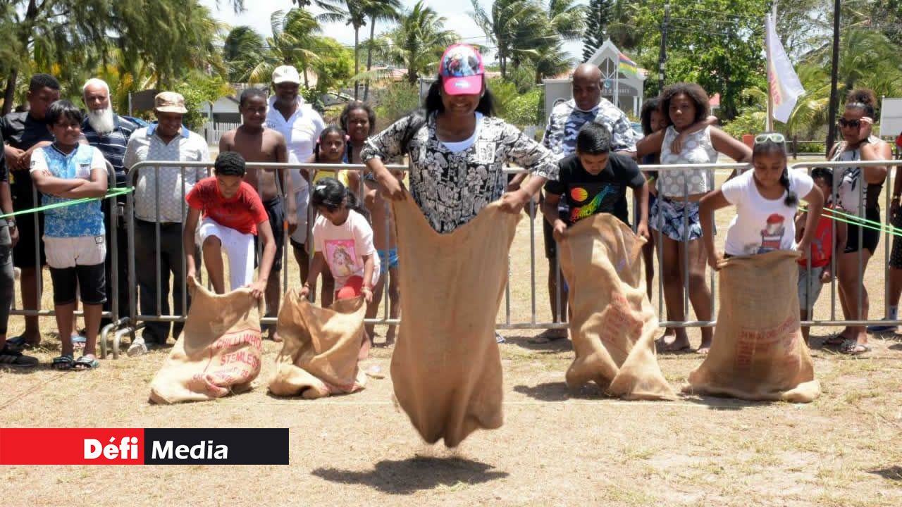 Qui sera le plus rapide pour remporter la course ? Beach Tour de RadioPlus à Mont Choisy