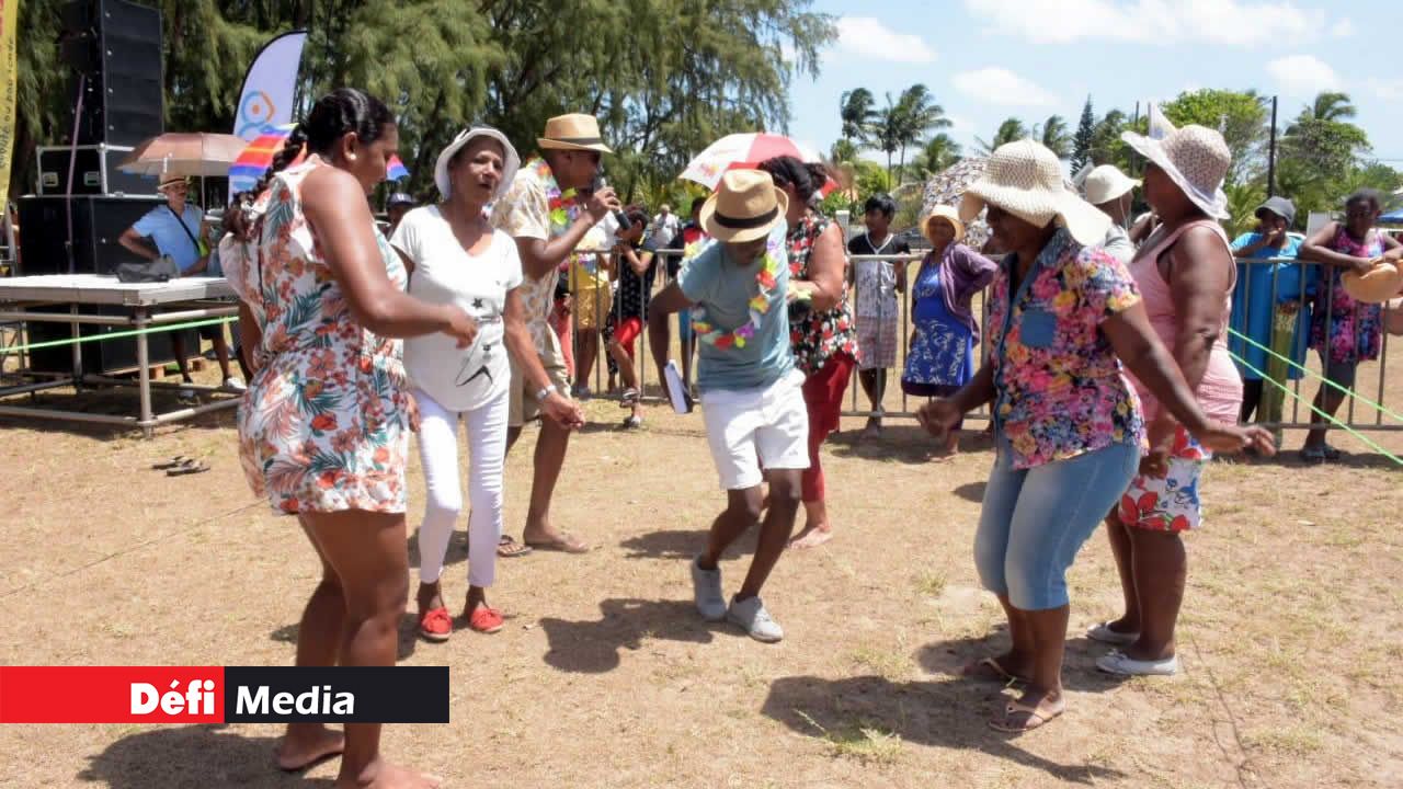 L’équipe de RadioPlus a su animer la plage de Mont Choisy comme toujours. Beach Tour de RadioPlus à Mont Choisy