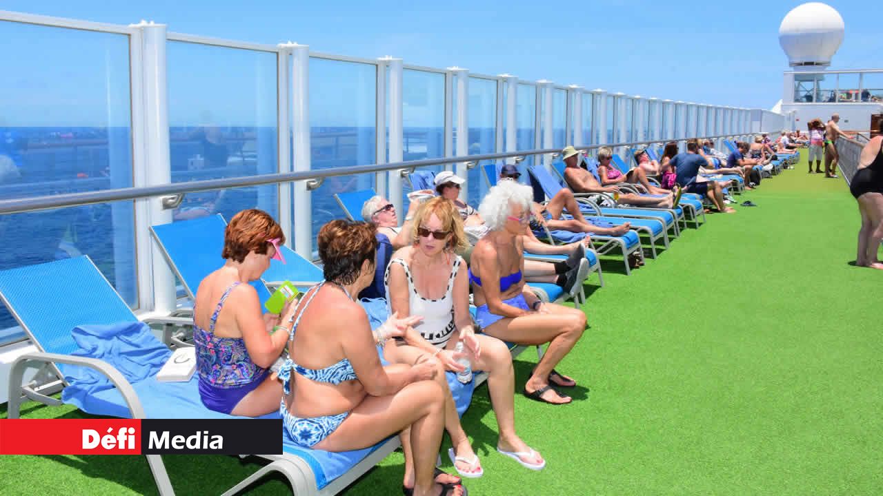 Bain de soleil sur la ville flottante.