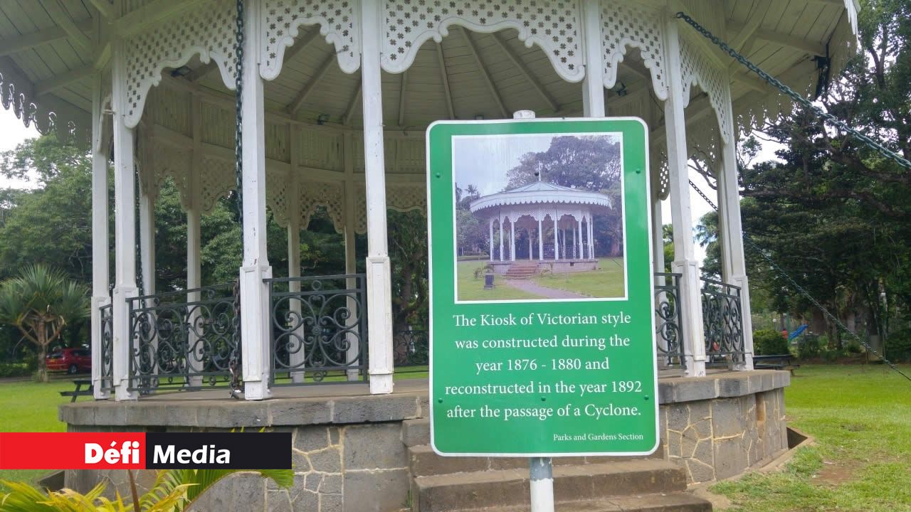 Kiosque à l’architecture victorienne.