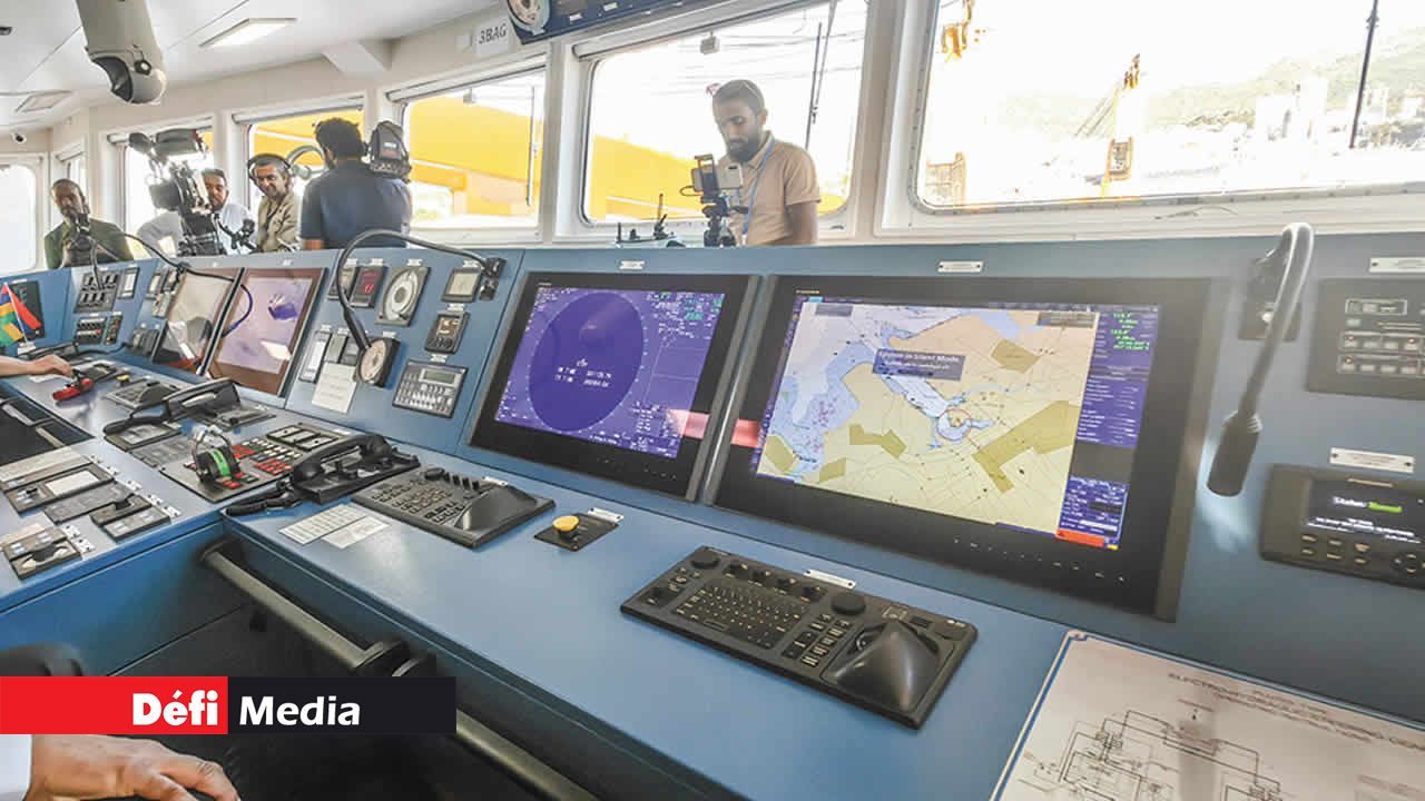 Sur le pont où tout se passe pour mener le navire à bon port.
