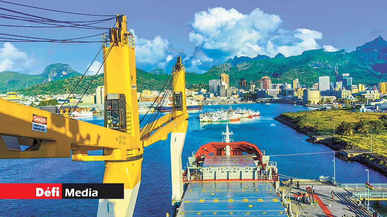 La vue depuis le pont du navire, à une hauteur de quatre étages.