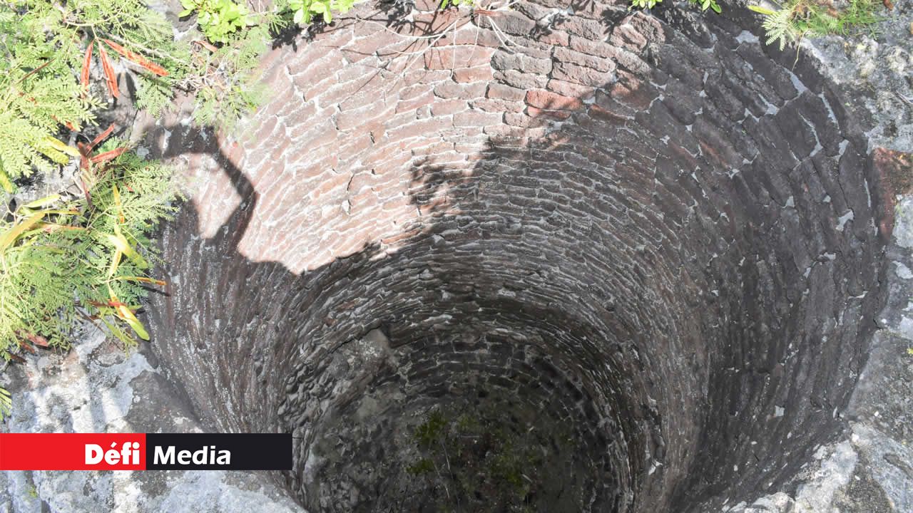 La profondeur de la cheminée est impressionnante. Ceux qui s’y aventurent ont tout intérêt à ne pas se louper…